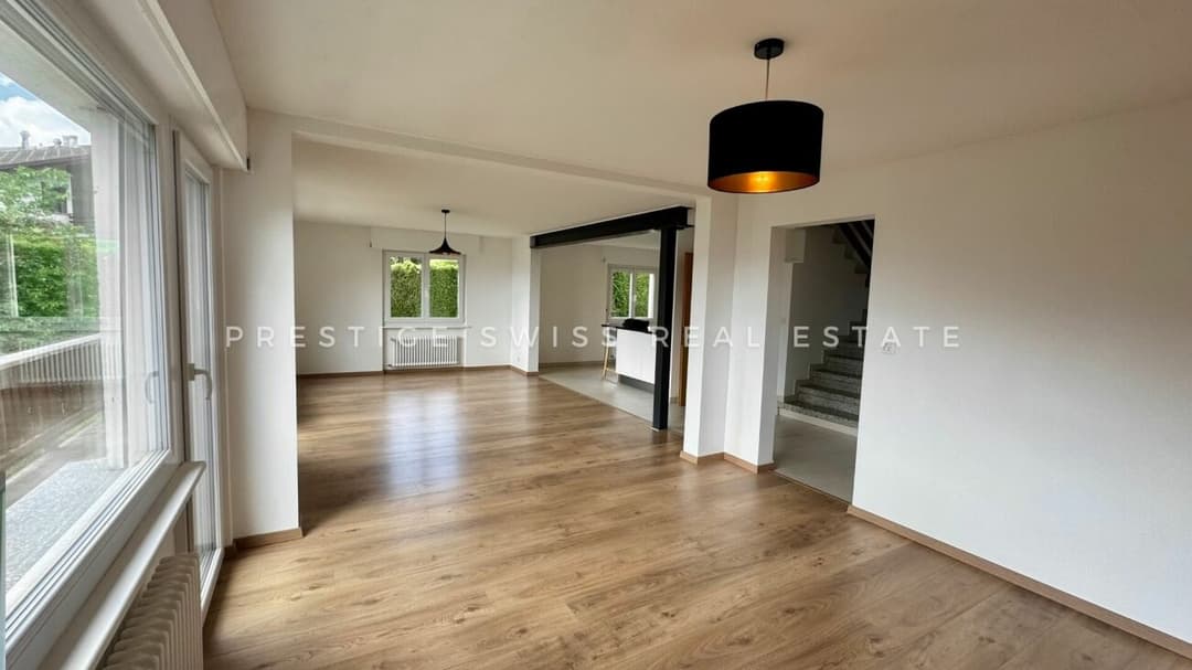 1152 – Maison 7 pièces – 960000 CHF – 216 m²
