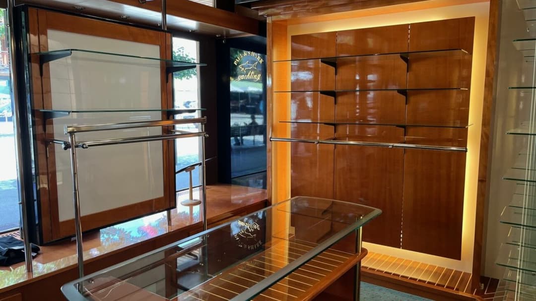 1238 – Commerce – 890000CHF – 102m²