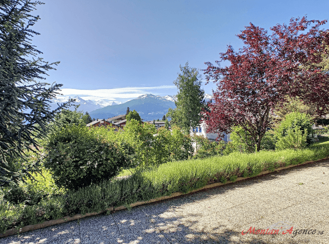 1422 – Maison 7 pièces – 1074.40CHF – 200m²