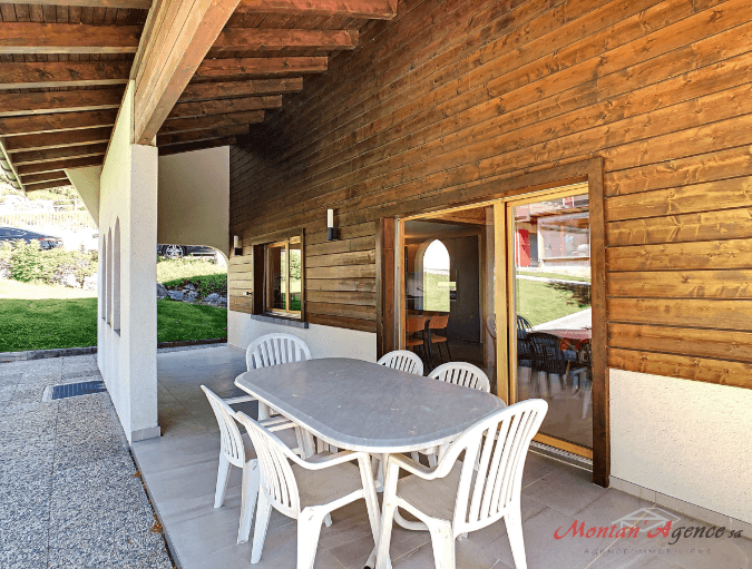 1422 – Maison 7 pièces – 1074.40CHF – 200m²