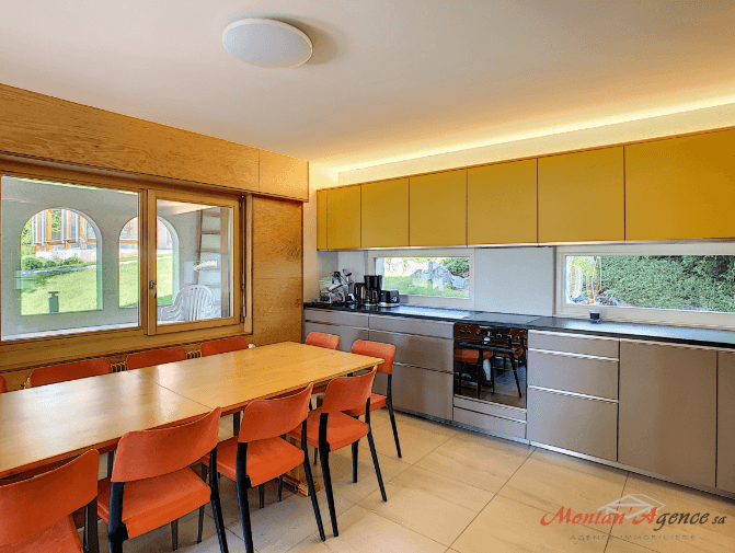 1422 – Maison 7 pièces – 1074.40CHF – 200m²