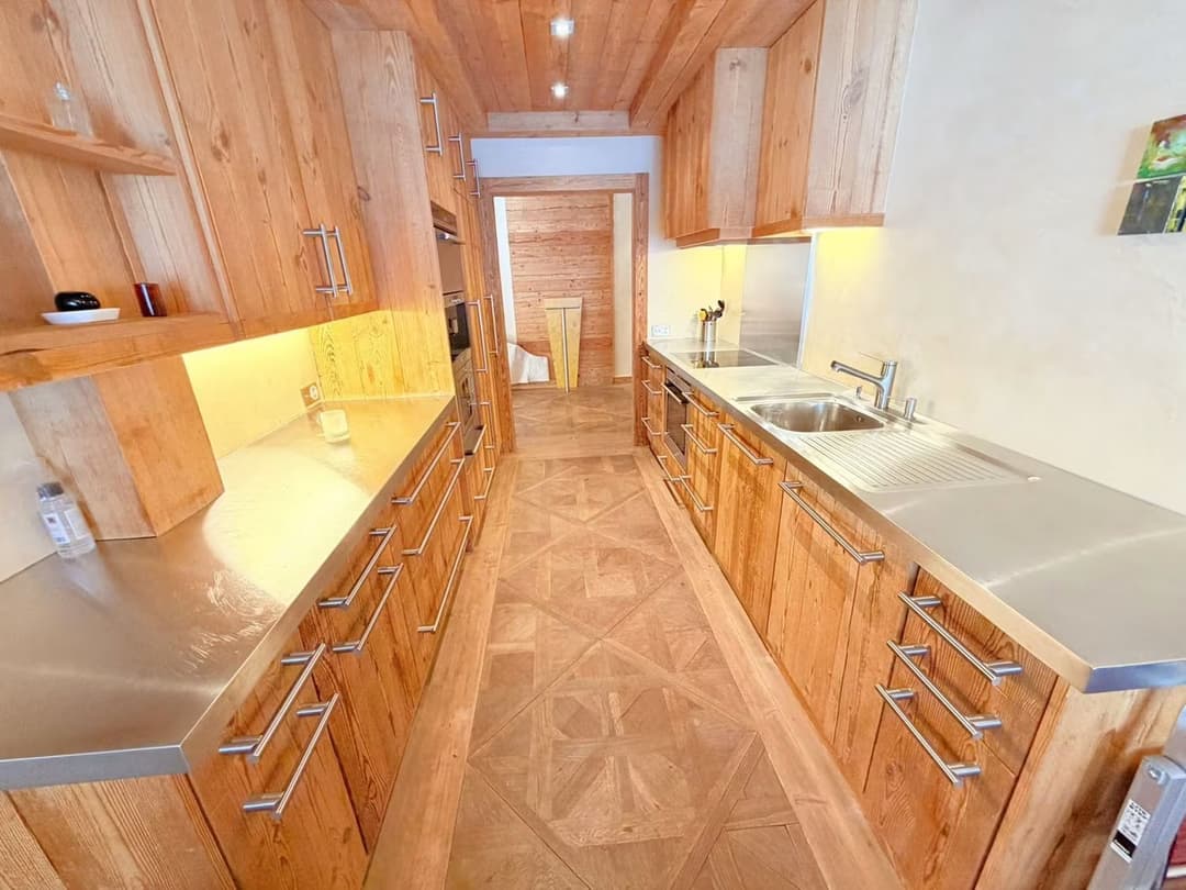 1558 – Appartement – 4pièces – 9000CHF – 192 m²