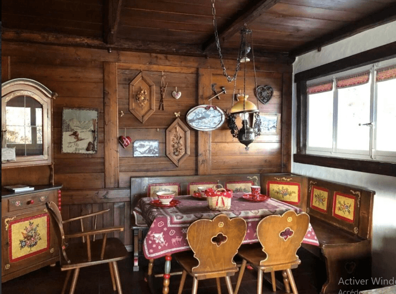 2721 – Appartement 4 pièces – 2450 CHF – 250 m²