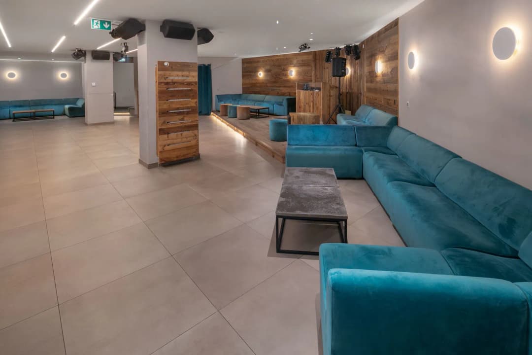 2020 – Commerce 4 pièces – 350000 CHF – 250 m²