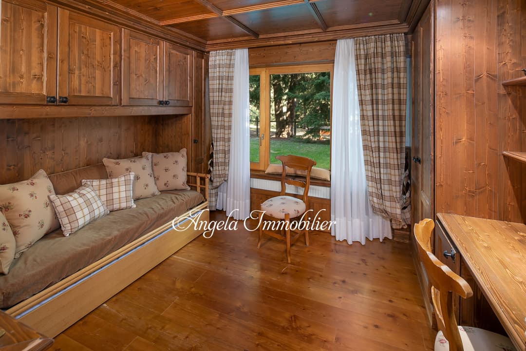 1735 – Appartement 5 pièces – 200 m²