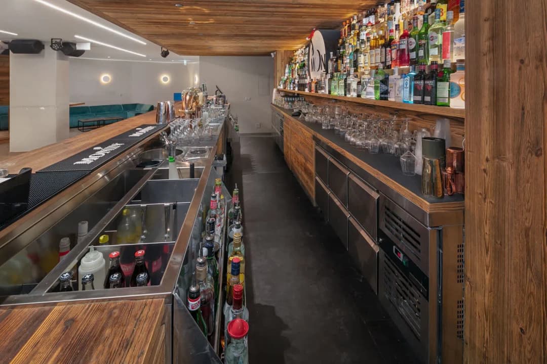 2020 – Commerce 4 pièces – 350000 CHF – 250 m²