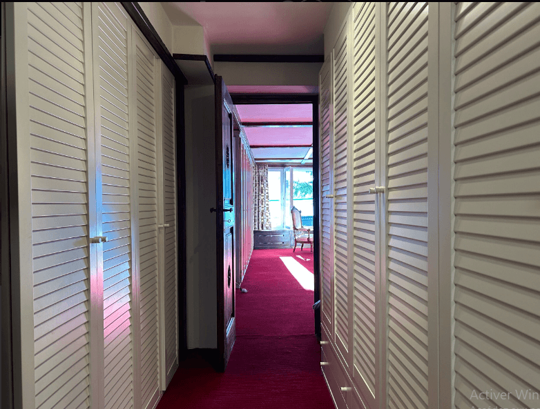 2721 – Appartement 4 pièces – 2450 CHF – 250 m²