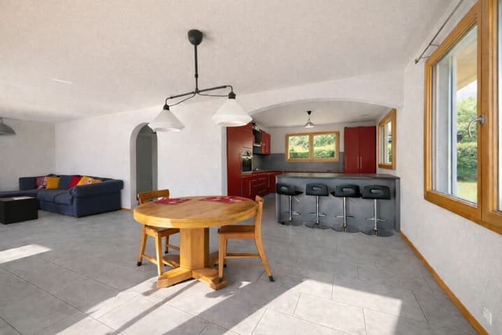 2046 – Maison 5.5 pièces – 895000 CHF – 255 m²