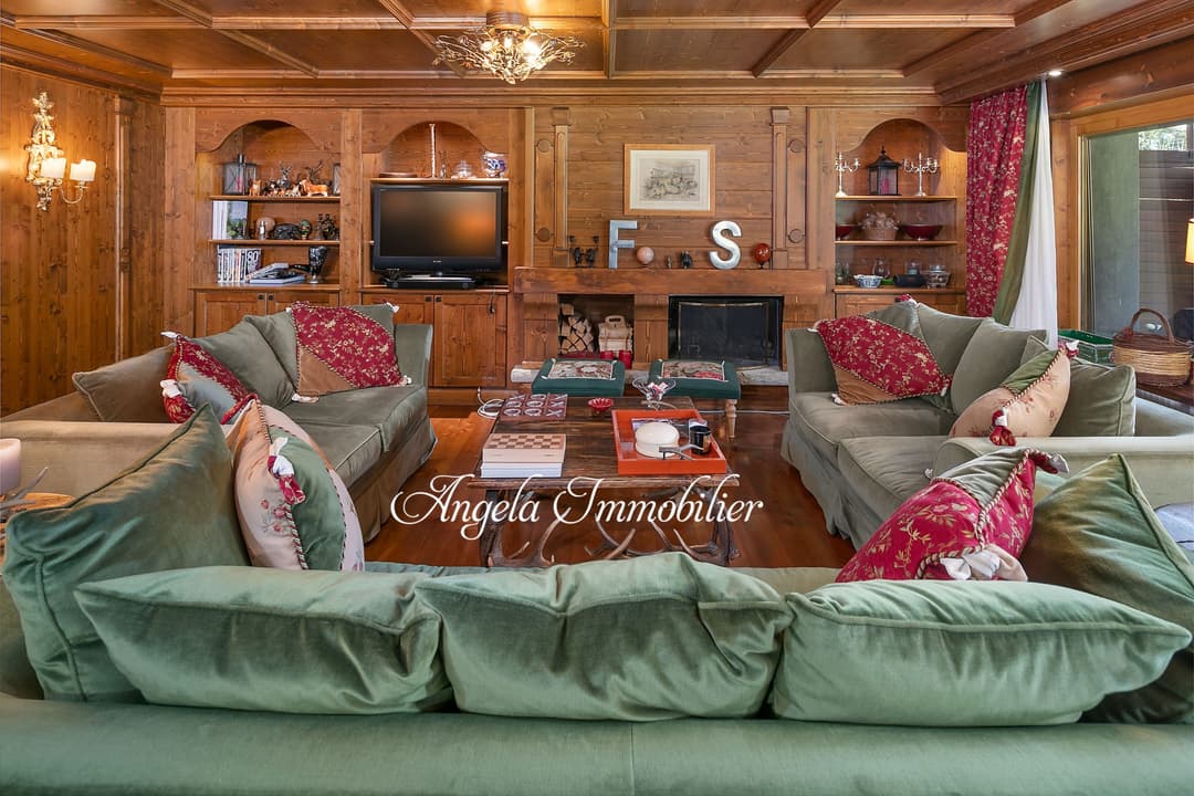 1735 – Appartement 5 pièces – 200 m²