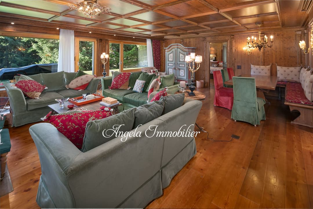 1735 – Appartement 5 pièces – 200 m²