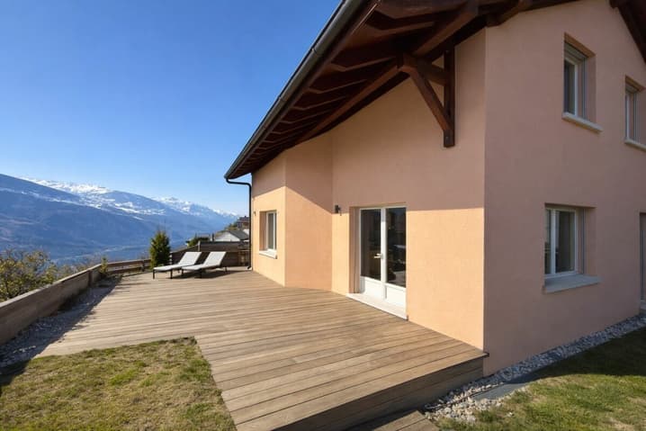 2046 – Maison 5.5 pièces – 895000 CHF – 255 m²