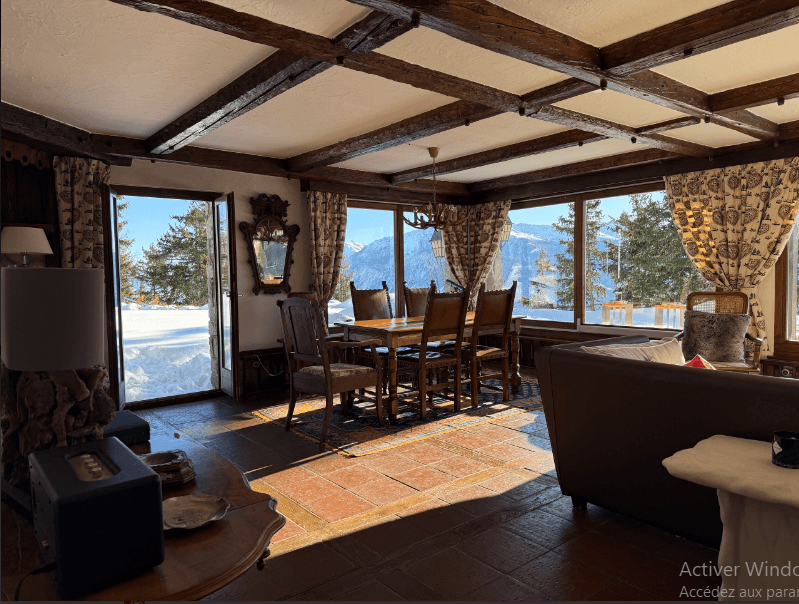 2721 – Appartement 4 pièces – 2450 CHF – 250 m²