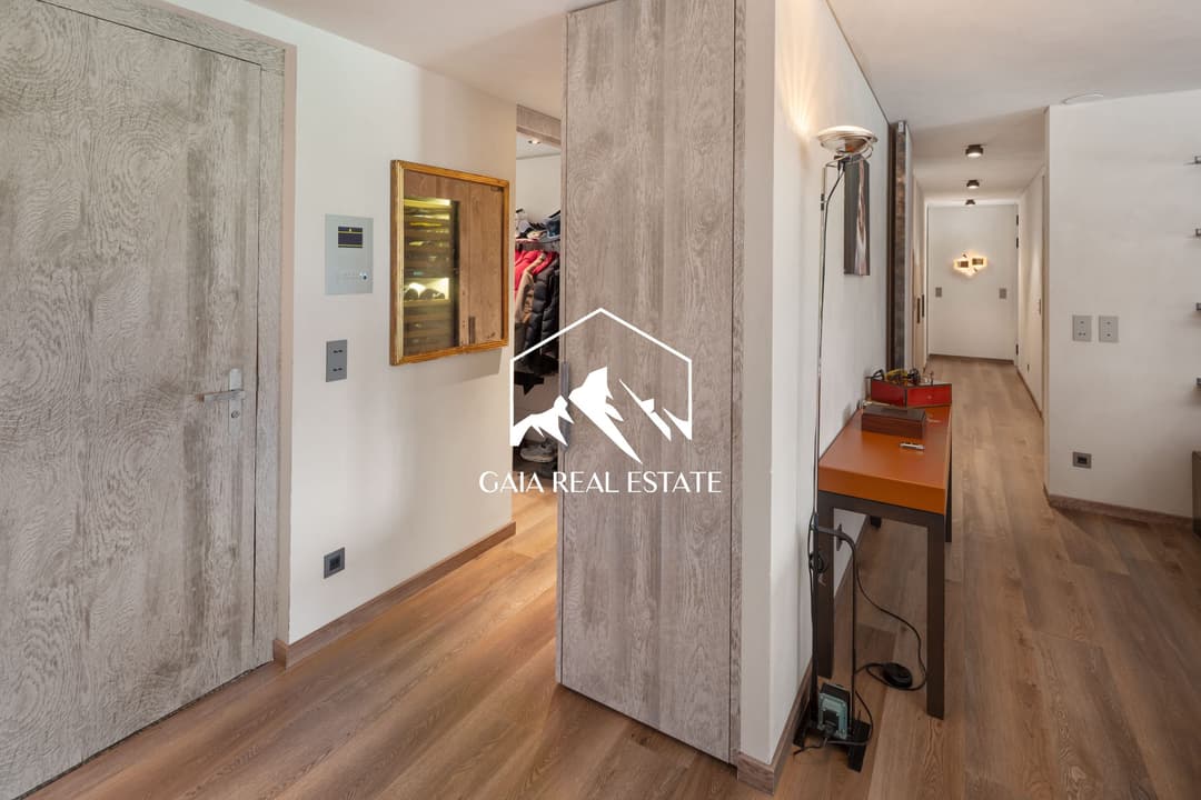 2235 – Appartement 6.5 pièces – 8000000 CHF – 280 m²