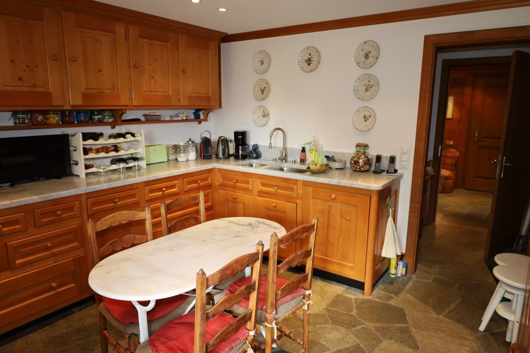 2304 – Appartement 7.5 pièces – 318m²