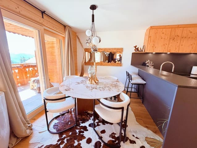 1883 – Appartement 4 pièces – 5 000CHF – 101m²