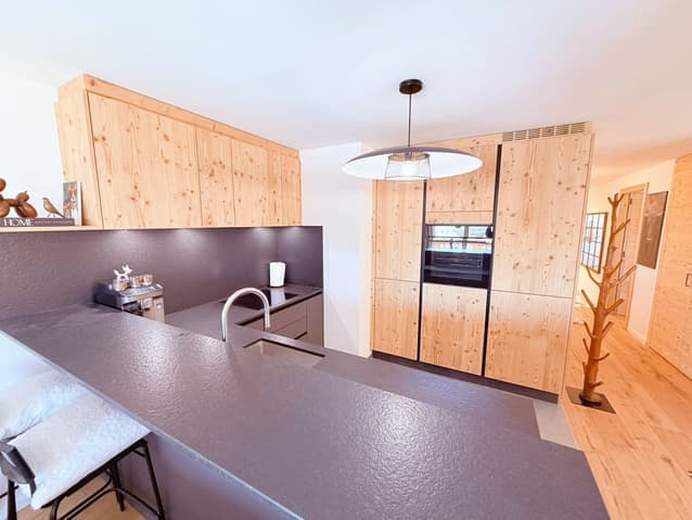 1883 – Appartement 4 pièces – 5 000CHF – 101m²