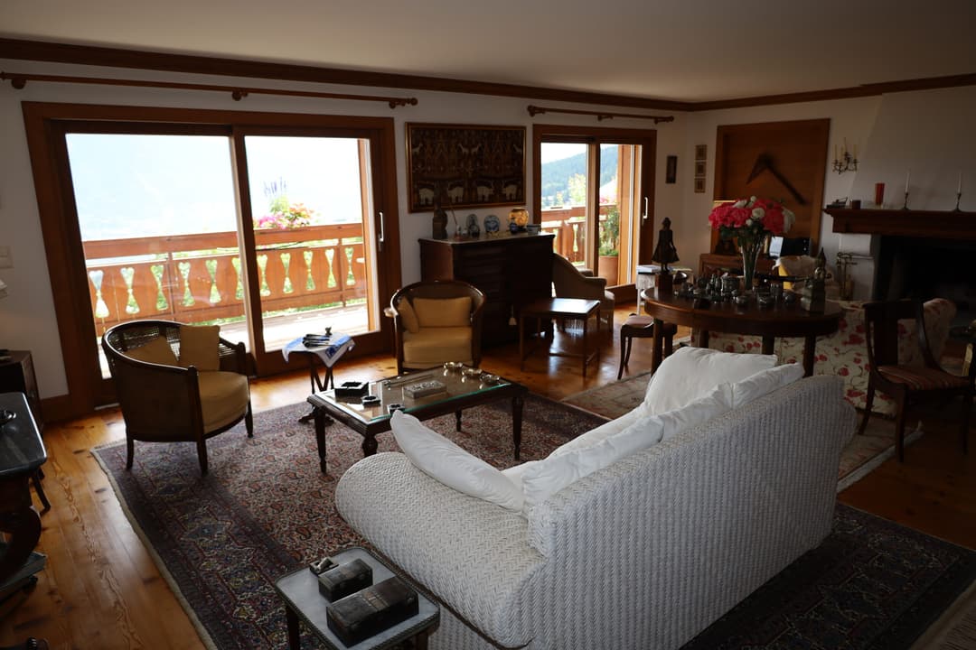 2304 – Appartement 7.5 pièces – 318m²