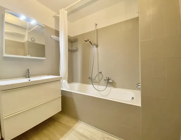 1877 – Appartement – 2.5pièces -1450 CHF – 55m²